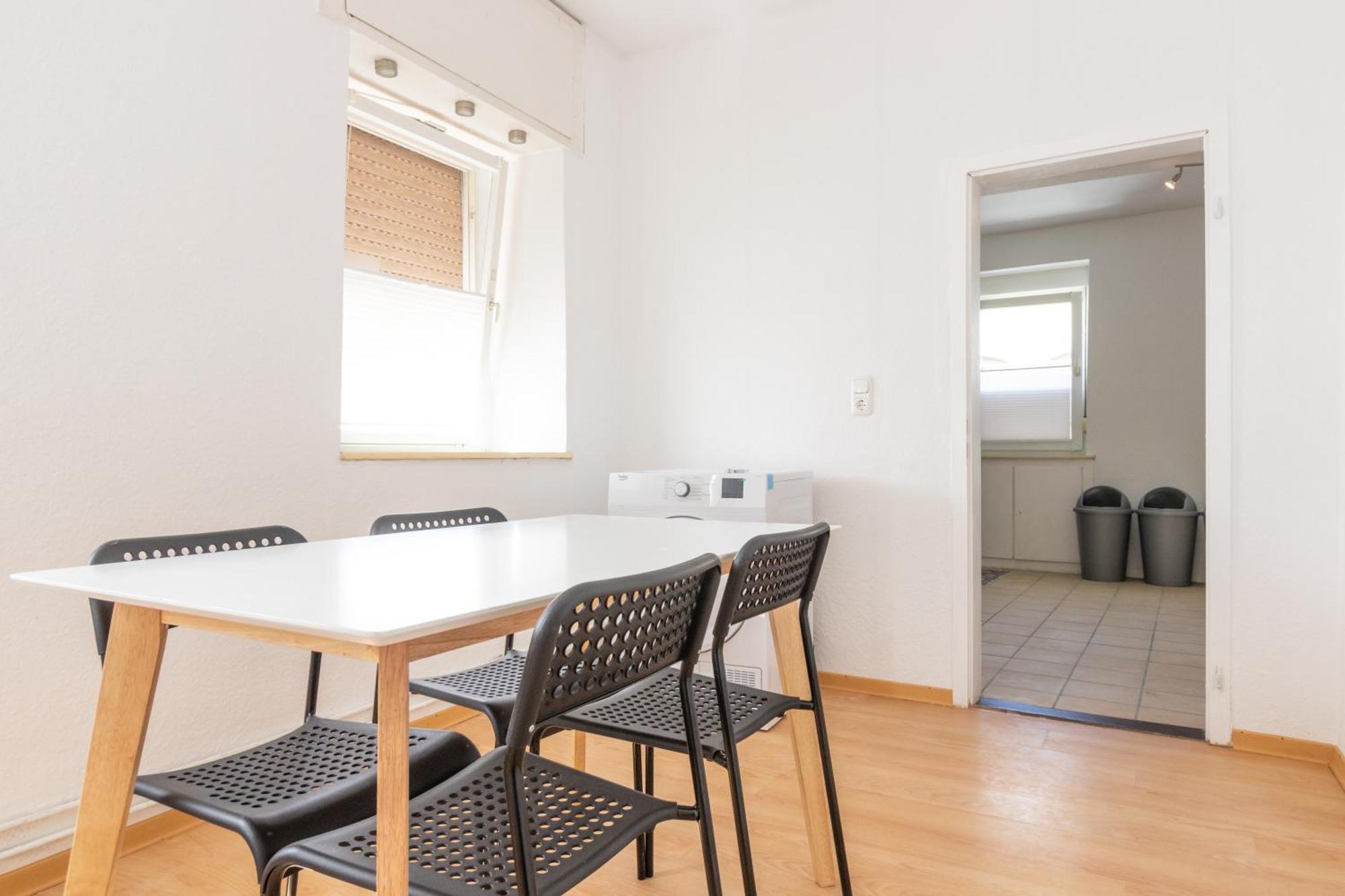 Monteurwohnung Fuer 4 Personen In Zentraler Lage Apartment *
